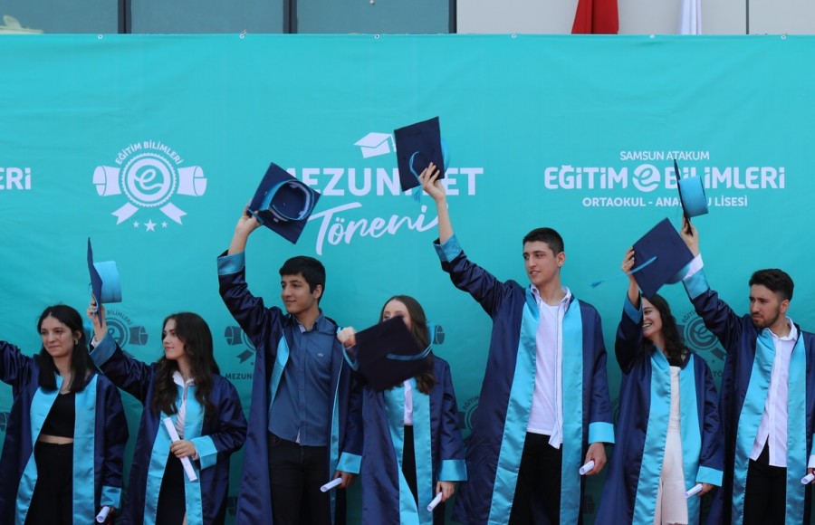 12. sınıftan mezun olan öğrencilerimiz için Mezuniyet Töreni düzenledik